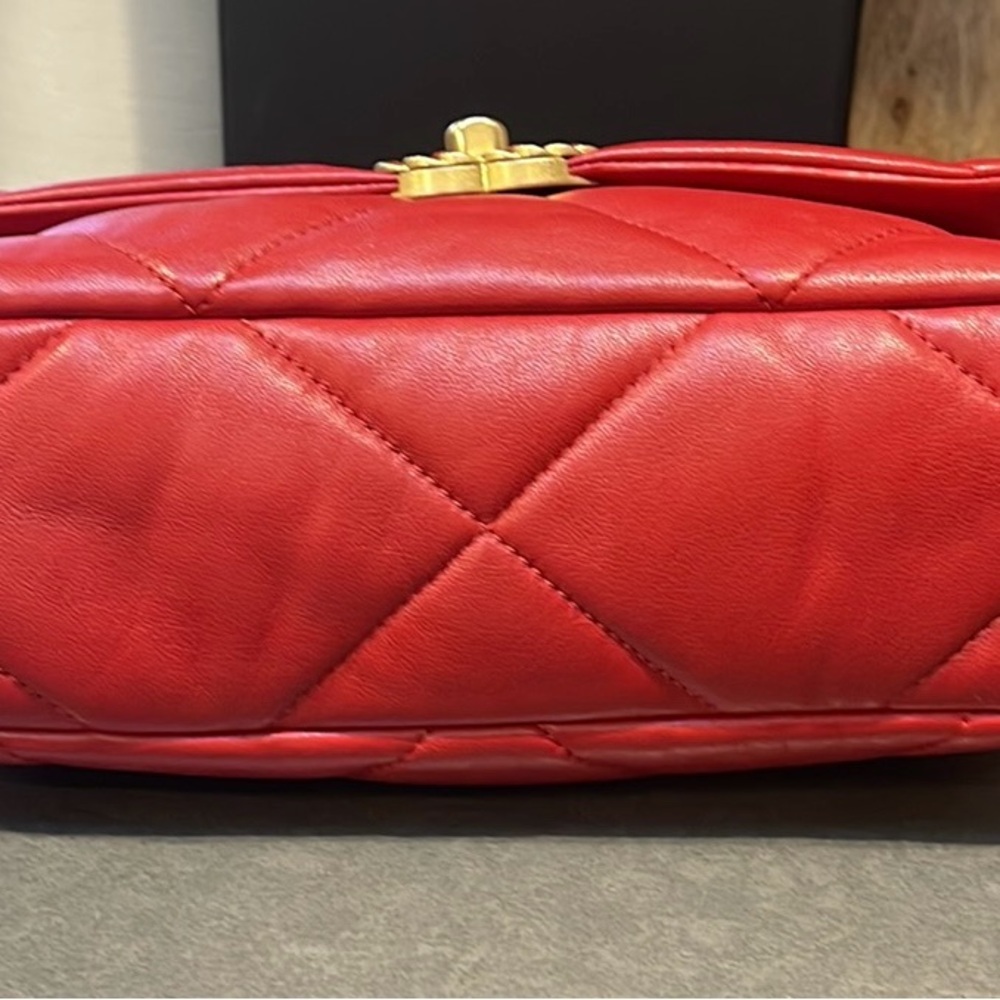 Chanel 19 Small Medium Lambskin Shoulder Bag Red - Picture 6 of 9